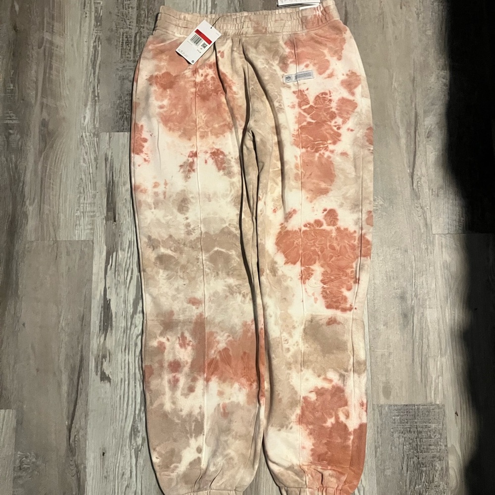 Nike Women's Tie-Dye SweatPants NWT - Picture 2 of 8